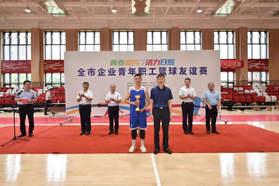 米乐:2022年潢川县“庆七一·八金宝杯”篮球赛闭幕